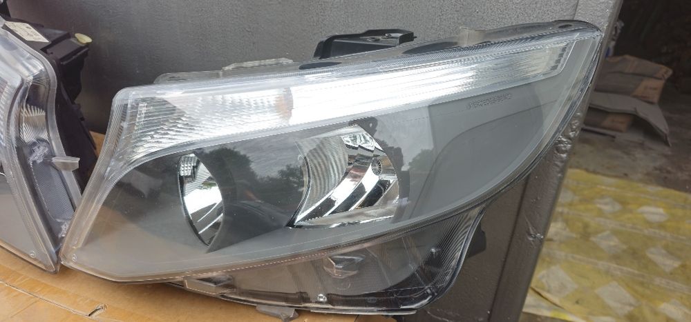 Задні фонарі,Фари передні на Mercedes  Vito 447