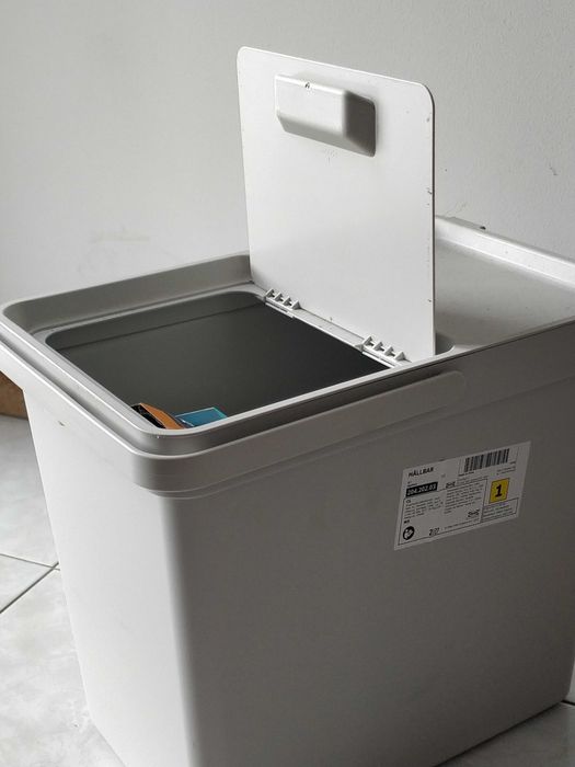 Caixote com tampa Hallbar