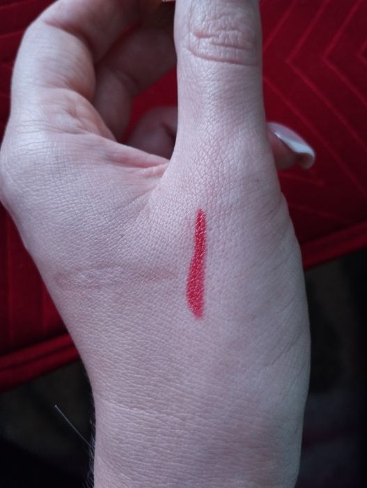 Помада Estee Lauder