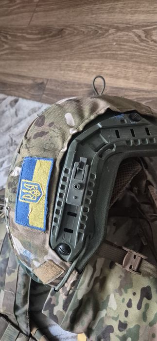 Шолом тактичний.