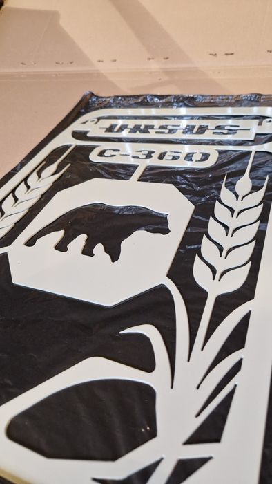 Grill / siatka maski Ursus c360/c330 z Niedzwiedziem