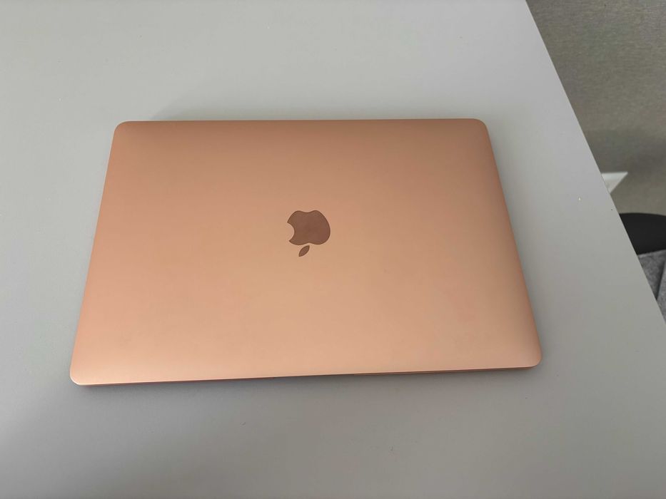 MacBook air m1 8gb, ідеальний стан, 100% батареї. +чохол у подарунок.