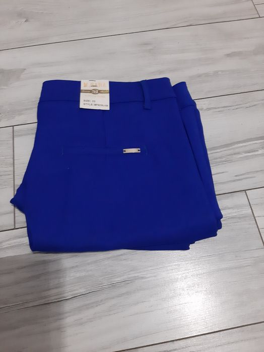 Spodnie kobaltowe, piękny, mocny kolor.