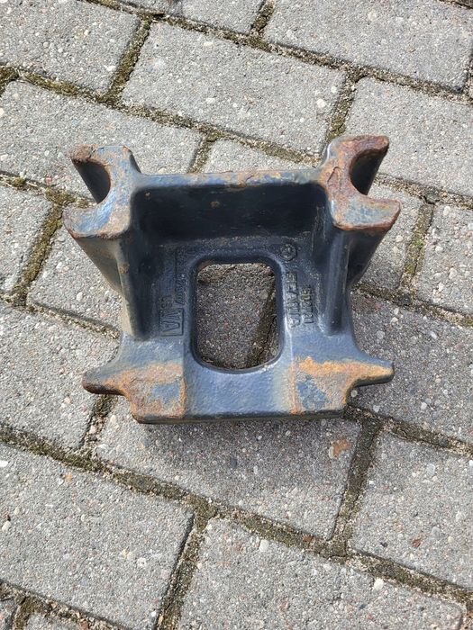 mocowanie podstawa wspornik delfin resor scania 1502731
