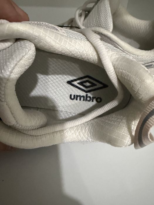 Tenis Umbro novos
