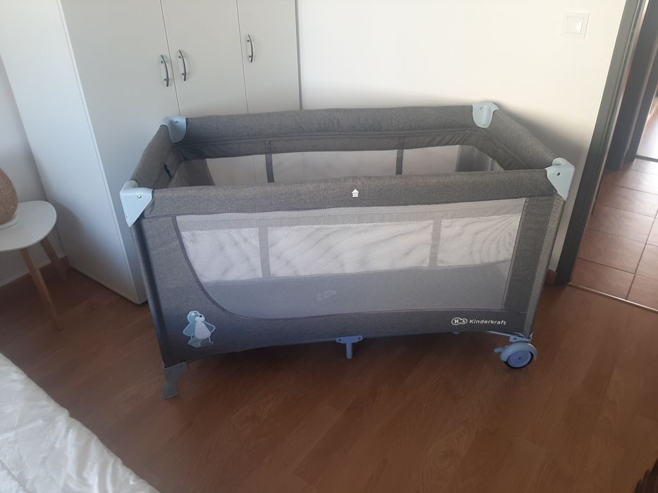 Berço de viagem novo