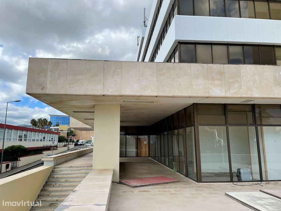 Espaço destinado a serviços com Vista Mar | Ponta Delgada, São José (A