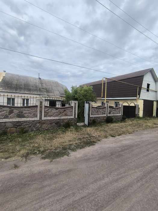 Продам добротний будинок на Броварі