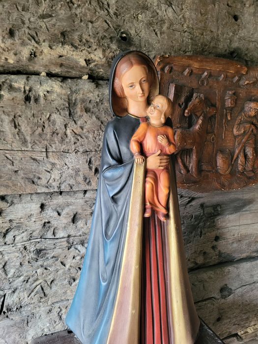 Piękna figura Matki Bożej Maryja z dzieciątkiem Jezus