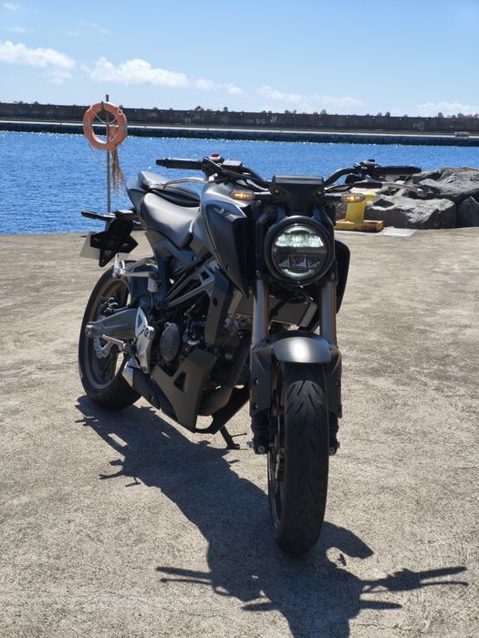 CB125R 2022 em excelente estado preço negociável