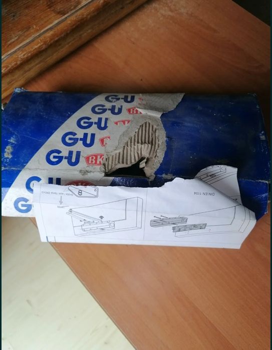 4 komplety samozamykaczy do drzwi G-U OTS 440