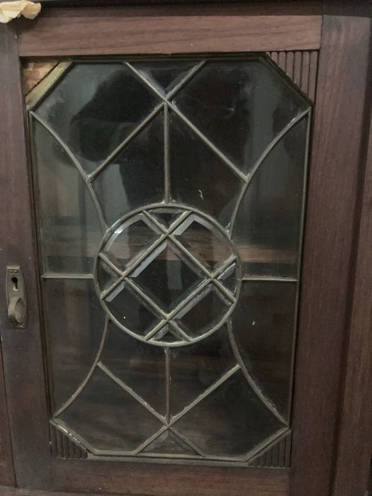 Movel com prateleiras e vitral vintage