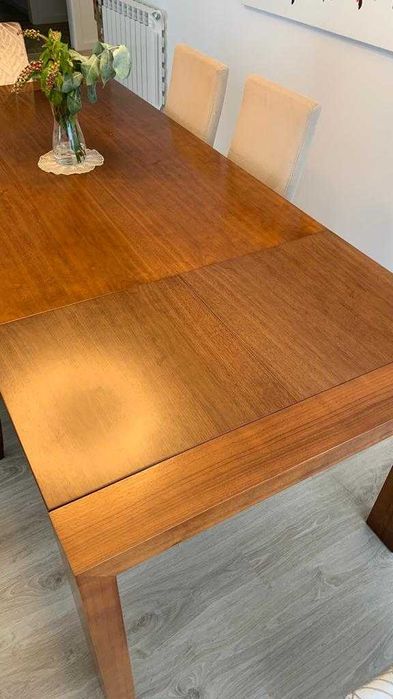 Mesa de Jantar Extensível (madeira maciça)