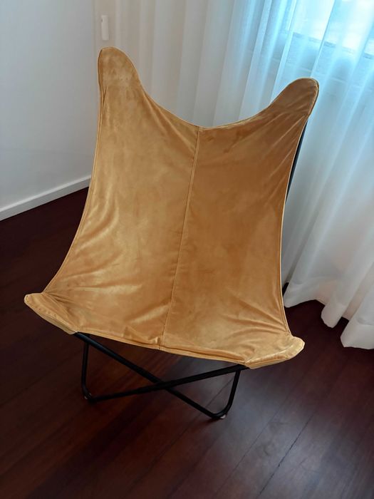 Cadeira  amarelo torrado