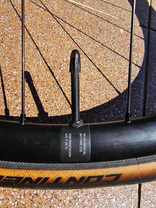 Koła rowerowe szosowe 28″ DT Swiss Performance LN + opony Continental