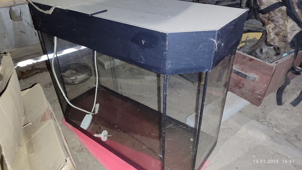 Аквариум 60л. одна стенка треснута