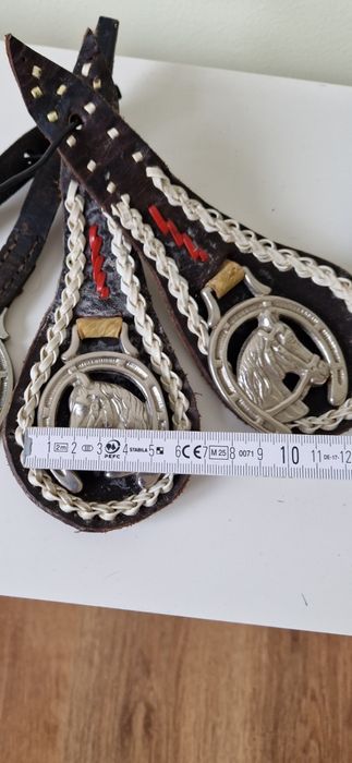 kolczyki na konia . ozdoby . rozety jeździeckie  bawaria alpy