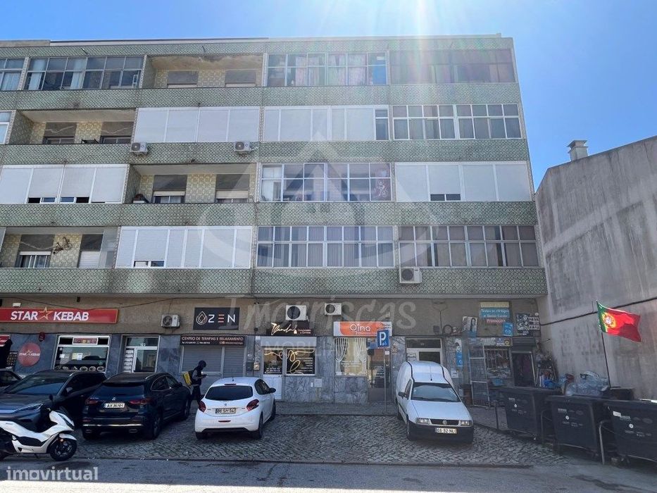 Apartamento T2 totalmente remodelado, localizado em Vialonga