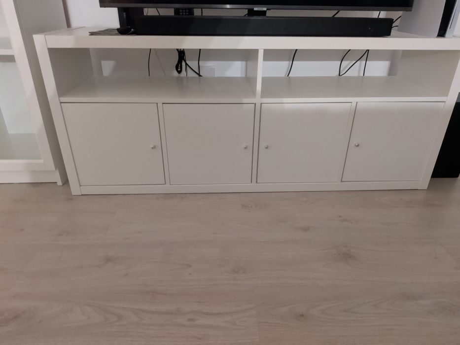 Kallax móvel TV IKEA com 4 portas como nova