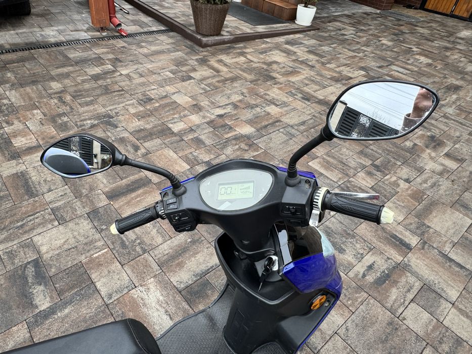 Електроскутер Rover