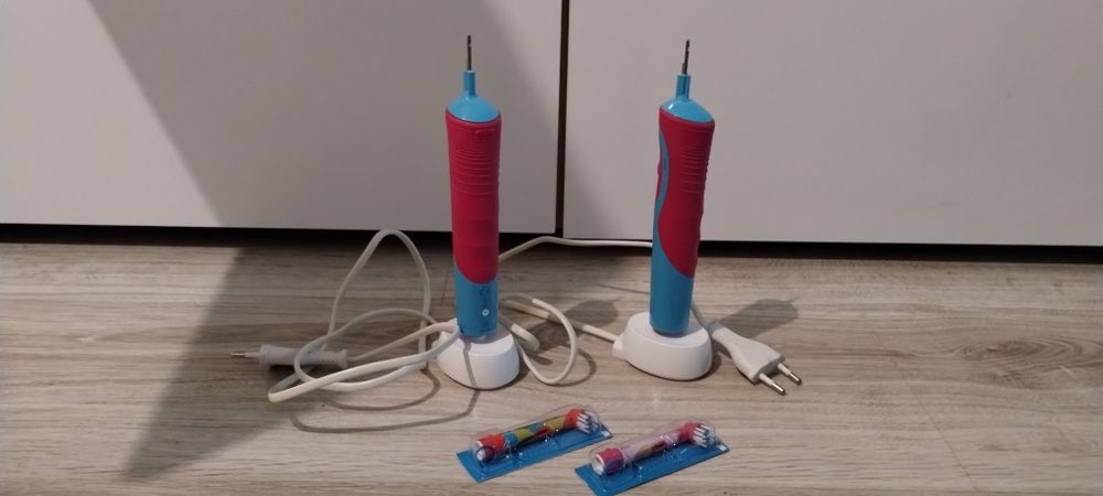 Szczoteczki elektryczne Oral B Braun 2sz. + 2 nowe wkłady