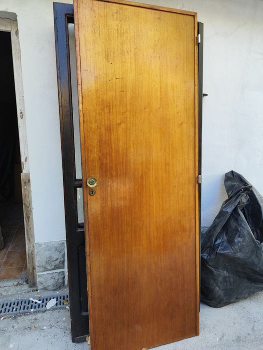 Portas diversas, roupeiros e de quartos