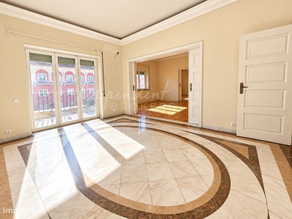 Apartamento T5 Para Arrendamento [Avenida António Augusto Aguiar]