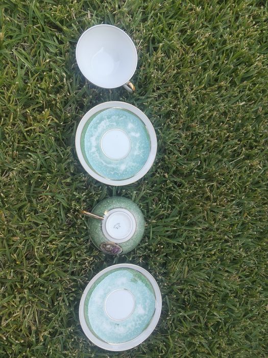 Chávenas de chá com pires, Vista Alegre,  1922-47