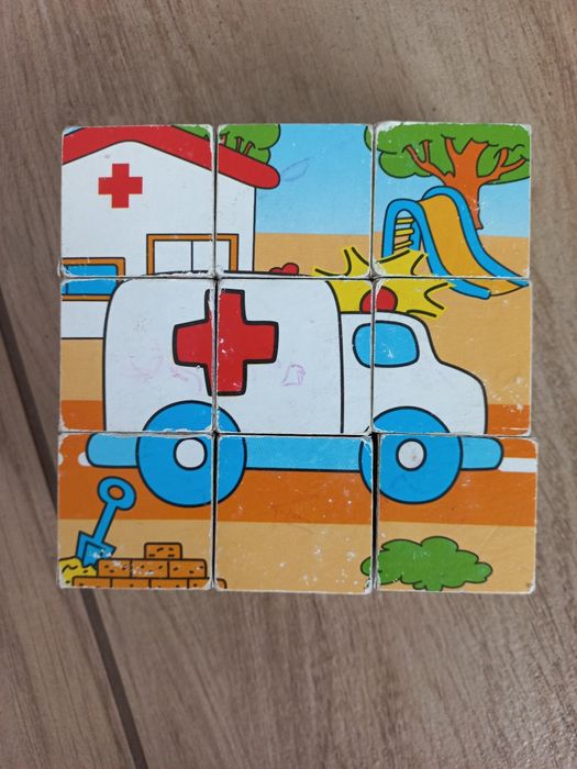 Klocki drewniane z pojemnikiem