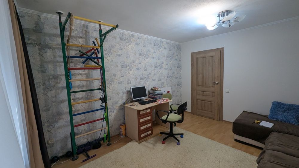 Продажа четирехкомнатной квартири, район Лески.