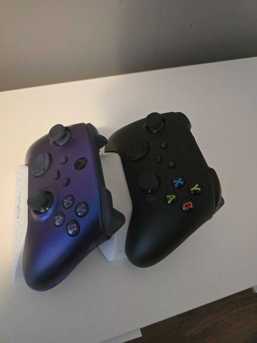Konsola Xbox Series X plus dwa pady stacja ładująca i duzo gier