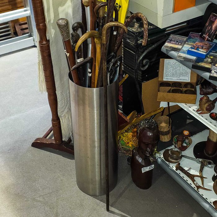 Bengala Antiga Madeira Cabo Metálico Dourado (Aplicação a Ouro) – 89 cm