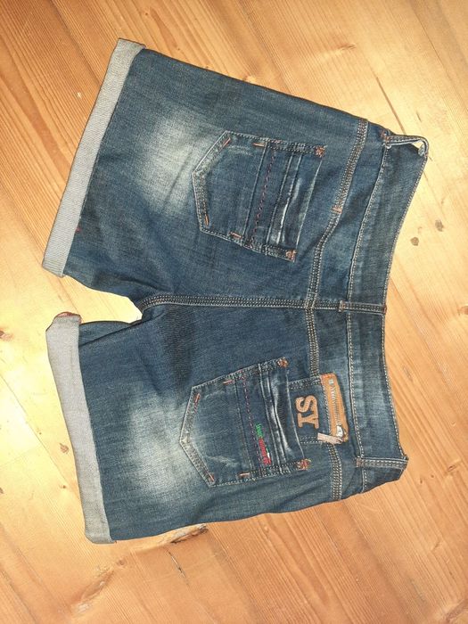 Шорты джинсовые новые Шорти джинсові