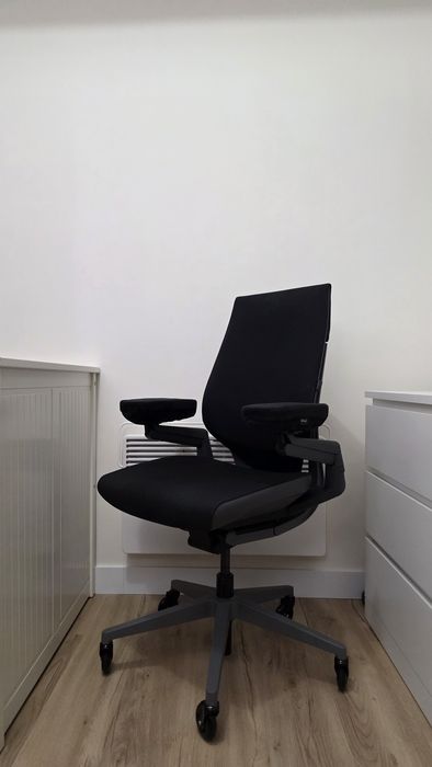 Steelcase Gesture — Cadeira Ergonómica Premium