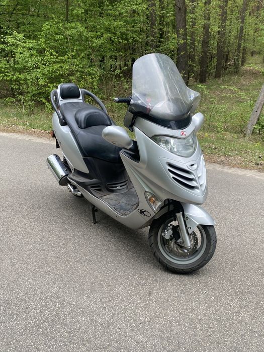 Skuter Kymco GranDink 125.