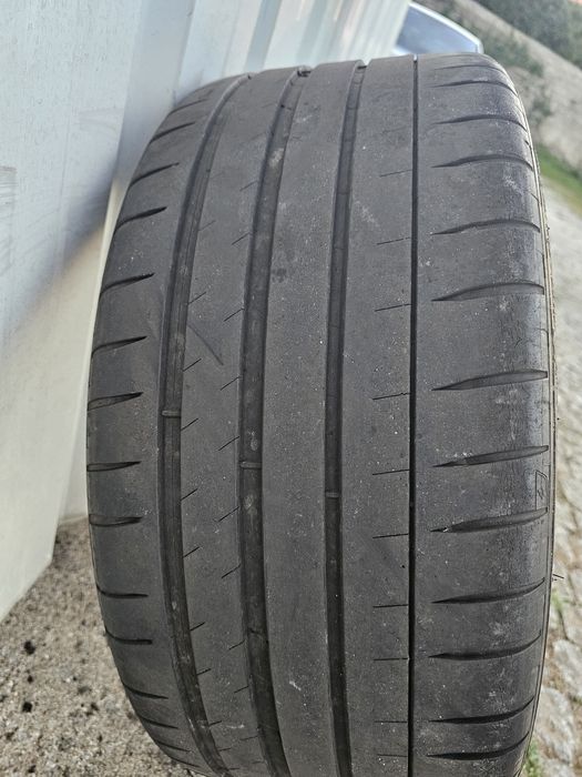 Pilot sport 4s 235/35r19