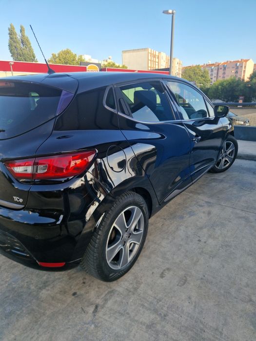 Renault Clio 0.9 TCe 90cv | 2015 | 121.000 km | Revisão Feita | €8.000
