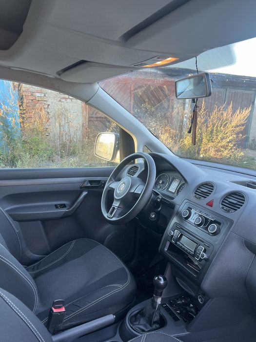 Volkswagen Caddy 2011 • 1.6 TDI • дизель