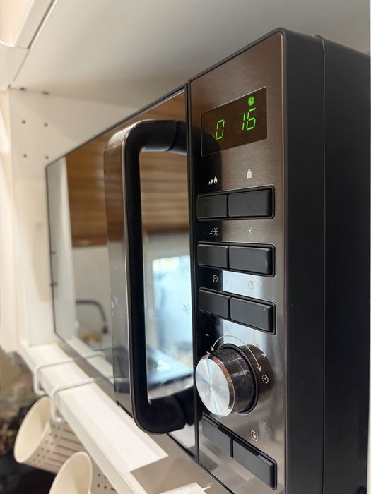 Micro-ondas Qilive Q.6465 Preto 20l
