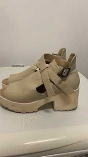 Sandalia Bege plataforma