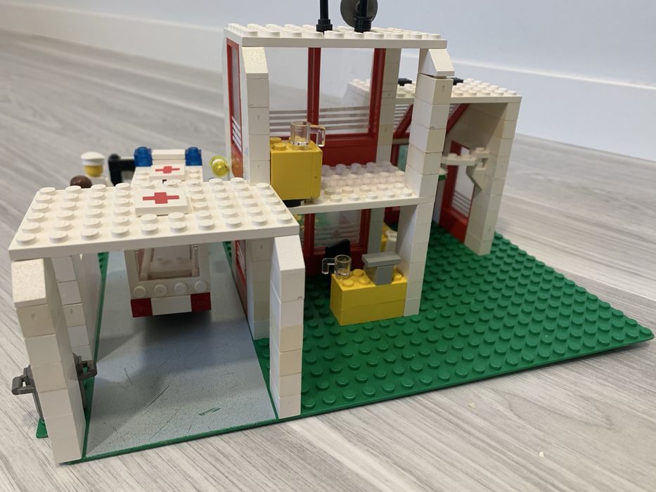 Lego 6380 emergency treatment center