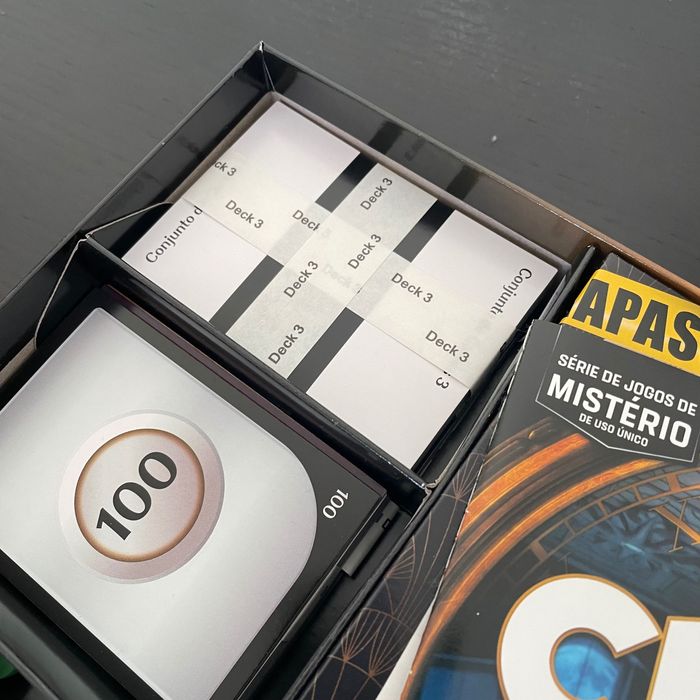 Jogo Cluedo Mistério no Hotel Black NOVO