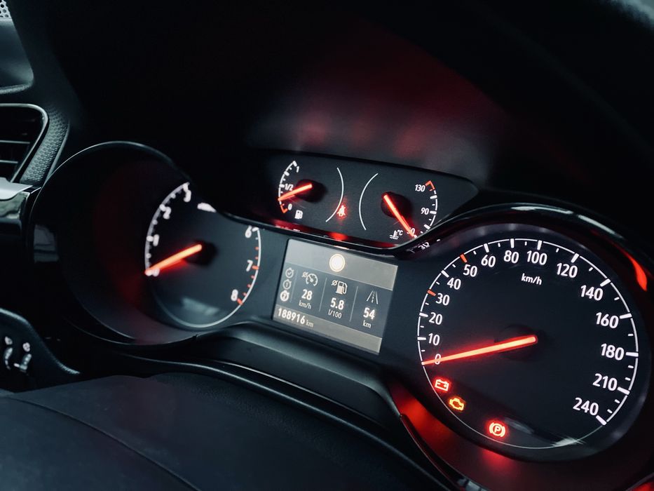 Opel Corsa 1.5 D Elegance 2021, nacional