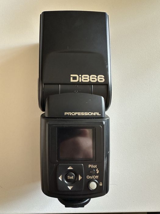 Nikon D-90 (целый набор) 18-200мм+ вспышка