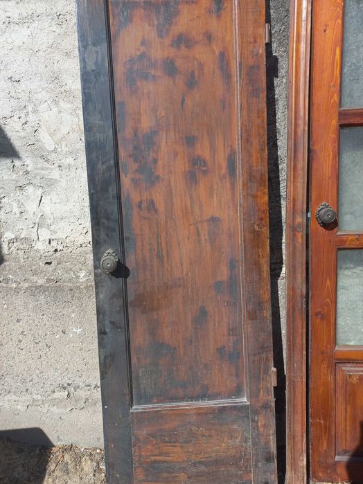 Між кімнатні двері