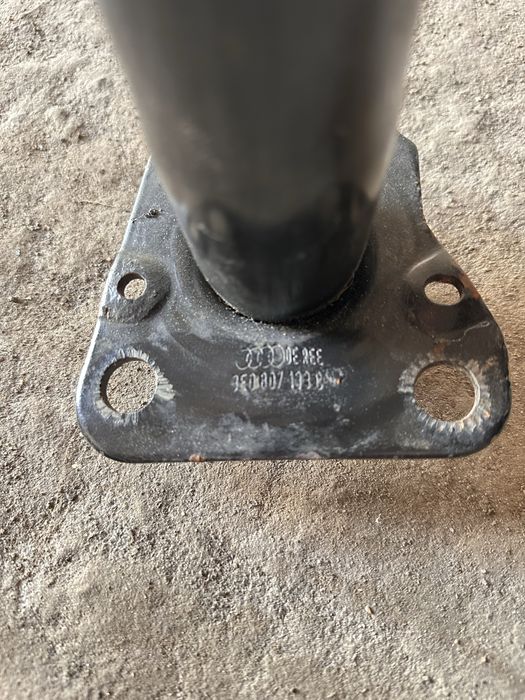 8B0807133C кронштейн підсилювача пернього бампера Audi A4 B7