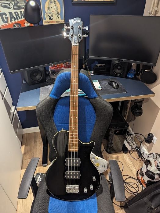 Burny gitara basowa