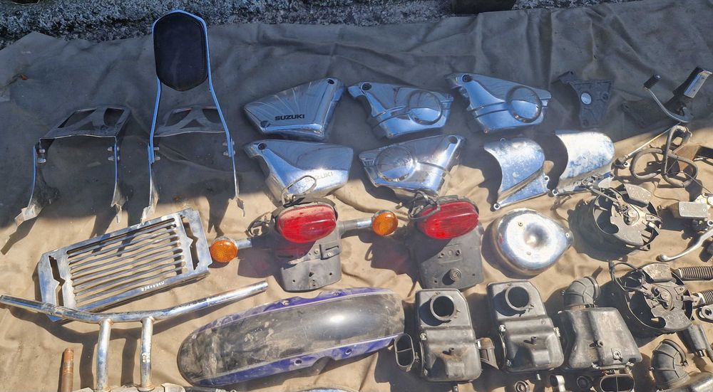 Suzuki VZ800 MARAUDER oparcie zębatka set osłona boczek zacisk lustro