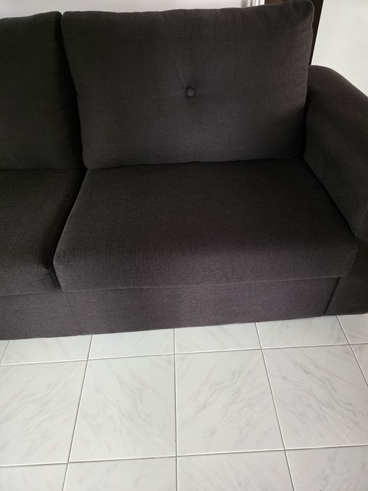 Sofá cinzento em bom estado