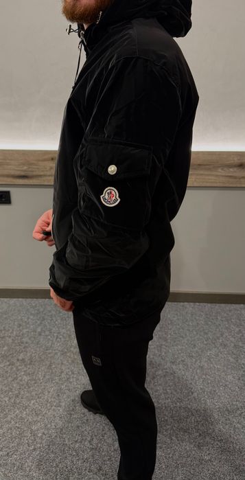 Чоловіча вітровка Moncler